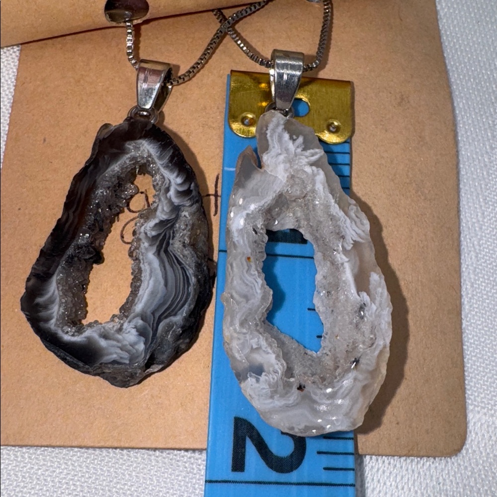 Agate Necklace white pendant 1.75” on chain sparkles (925) white pendant only - Picture 6 of 7